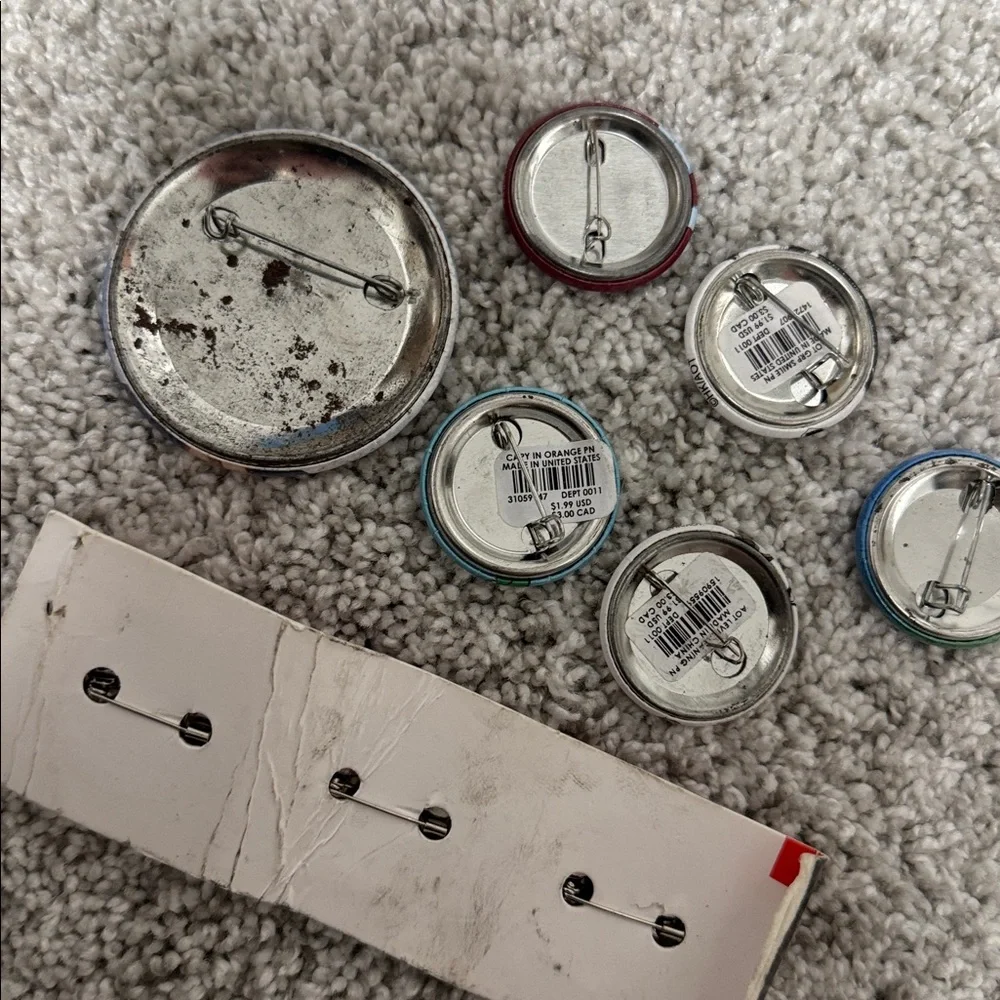 Button Pin set - Picture 2 of 3